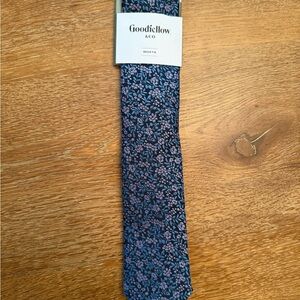 Goodfellow & Co Men's Tie with Blue and Purple Floral Design